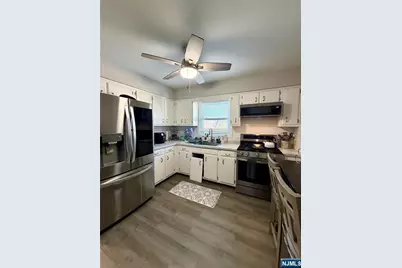 92 Phillips Avenue, South Hackensack Township, NJ 07606 - Photo 14