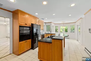 619 Cadmus Ct, Teaneck Township, NJ 07666 - Photo 10
