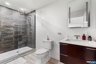 7 Oakdene Terrace 7, Edgewater, NJ 07020 - Photo 8