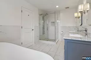 10 Wadsworth Ct, Teaneck Township, NJ 07666 - Photo 8