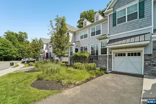 24 Pineview Dr, Waldwick, NJ 07463 - Photo 2