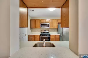 1041 Cumberland Ct, Mahwah, NJ 07430 - Photo 8