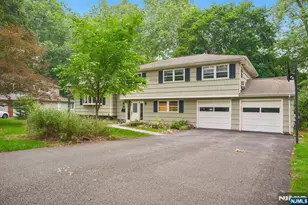 17 Billingsley Dr, Livingston, NJ 07039 - Photo 2