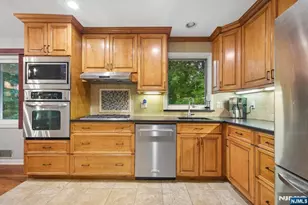 17 Billingsley Dr, Livingston, NJ 07039 - Photo 14