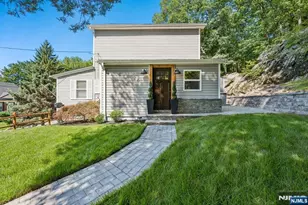 26 Oak St, Bloomingdale, NJ 07403 - Photo 2