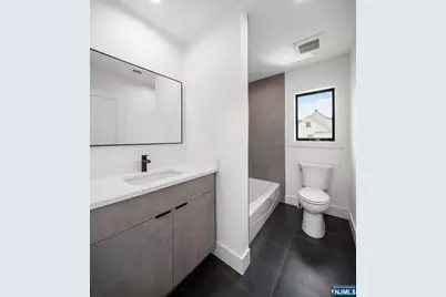 264 Grant Avenue, Cliffside Park, NJ 07010 - Photo 38