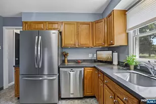 8 Windsor Rd, West Milford, NJ 07480 - Photo 12