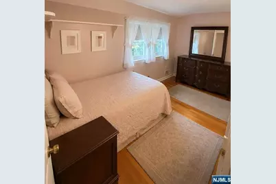 70 Bromley Place, Nutley, NJ 07110 - Photo 14