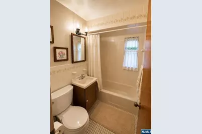 70 Bromley Place, Nutley, NJ 07110 - Photo 8
