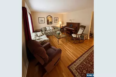 70 Bromley Place, Nutley, NJ 07110 - Photo 6