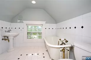 153 Glenwood Ave, Leonia, NJ 07605 - Photo 34