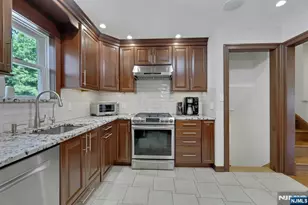 15-10 Mandon Pl, Fair Lawn, NJ 07410 - Photo 8
