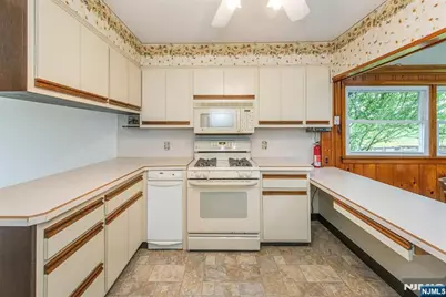 17 South Drive, Woodland Park, NJ 07424 - Photo 10