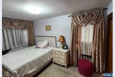33 Livingston Avenue, Lyndhurst Township, NJ 07071 - Photo 10