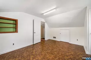 10 Greenwich St, Bergenfield, NJ 07621 - Photo 16
