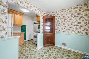 10 Greenwich St, Bergenfield, NJ 07621 - Photo 14