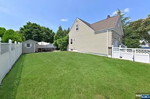 2 Youngs Pl, Saddle Brook Township, NJ 07663 - Photo 18