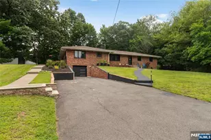 49 Dogwood Dr, Oakland, NJ 07436 - Photo 2