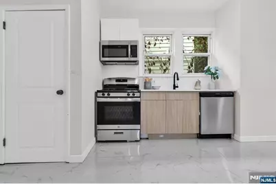 240 End Avenue, Newark, NJ 07106 - Photo 14