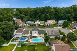 20 Moos Ln, Bergenfield, NJ 07621 - Photo 32
