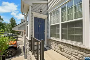 28 Masterson Ct, Waldwick, NJ 07463 - Photo 2