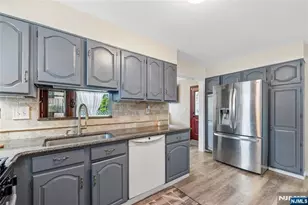 54 Sycamore Dr, Belleville, NJ 07109 - Photo 10