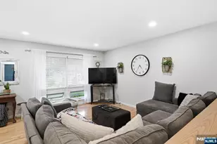 4 Park Pl, Pompton Lakes, NJ 07442 - Photo 8