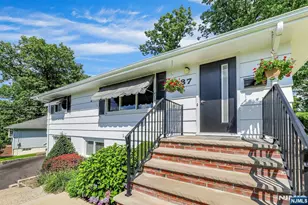 37 Hilltop Terrace, Bloomingdale, NJ 07403 - Photo 2