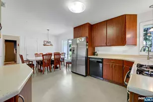 37 Hilltop Terrace, Bloomingdale, NJ 07403 - Photo 6
