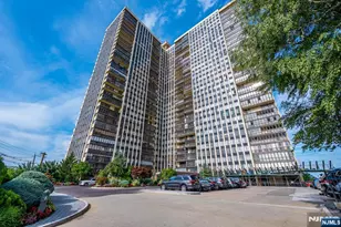 300 Winston Dr 2912, Cliffside Park, NJ 07010 - Photo 2