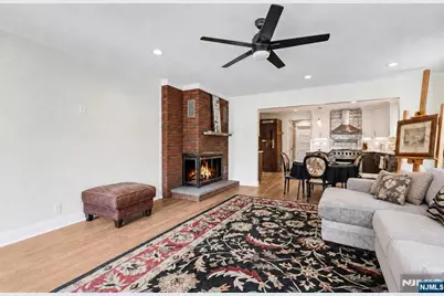 1074 Colfax Avenue, Pompton Lakes, NJ 07442 - Photo 8