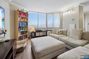 627 Harmon Cove Tower, Secaucus, NJ 07094 - Photo 4