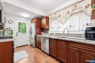 30 Genevieve Ave, Hawthorne, NJ 07506 - Photo 14