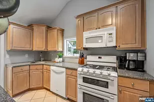 19 Edgewood Rd, Ringwood, NJ 07456 - Photo 10