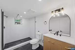166 Lincoln St, Montclair, NJ 07042 - Photo 28