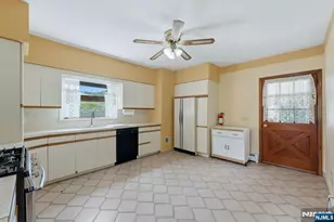 305 Falmouth Ave, Elmwood Park, NJ 07407 - Photo 10