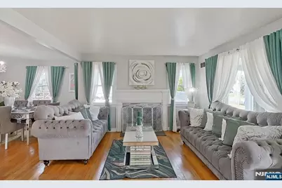 112 Elmwood Drive, Elmwood Park, NJ 07407 - Photo 18