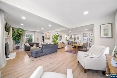 1124 Abbott Boulevard, Fort Lee, NJ 07024 - Photo 8