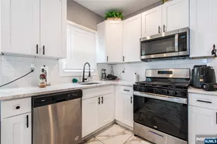 22 Comfort Pl, Clifton, NJ 07011 - Photo 6