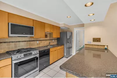 9 Belaire Drive, Roseland, NJ 07068 - Photo 16
