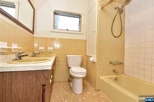224 Romain Ave, Pompton Lakes, NJ 07442 - Photo 14