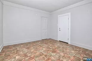 27 Augusta St, Irvington, NJ 07111 - Photo 6