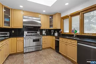 228 Dorothy Dr, North Haledon, NJ 07508 - Photo 8