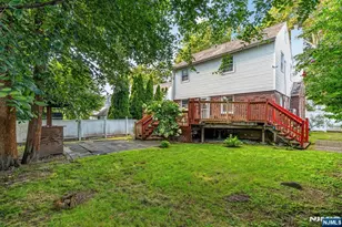 27 Grayson Pl, Teaneck Township, NJ 07666 - Photo 14