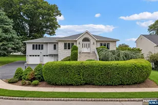 19 Brook Hollow Ct, Hawthorne, NJ 07506 - Photo 2