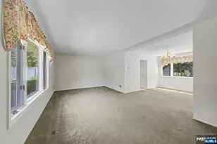 5 Holyoke Dr, Oakland, NJ 07436 - Photo 4