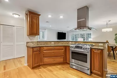 119 Squire Hill Road, Montclair, NJ 07043 - Photo 8