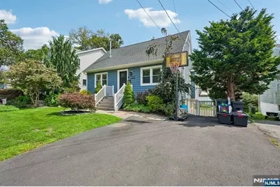122 Maplewood Avenue, Wayne, NJ 07470 - Photo 2