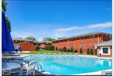 52 Knox T, Wayne, NJ 07470 - Photo 12