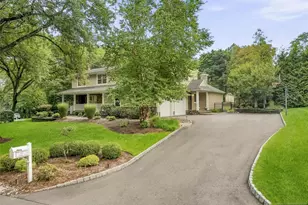 44 Barrett Ln, Wyckoff Township, NJ 07481 - Photo 2